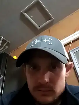 Snapshot of Midwestalpha chatting on December 9, 2024, 3:18 am Midwestalpha online show from December 9, 2024, 3:18 am