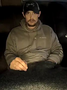 Snapshot of Midwestalpha chatting on October 23, 2025, 8:02 am Midwestalpha online show from October 23, 2025, 8:02 am