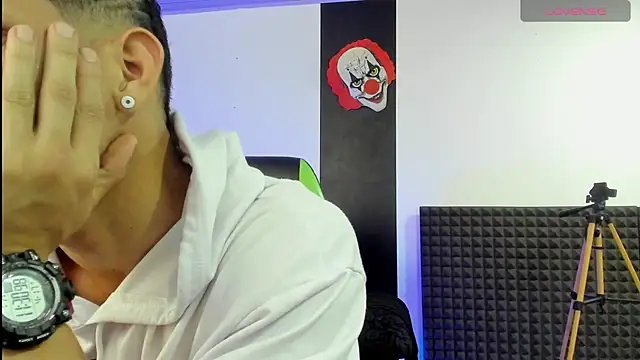 jhonnysnow17 online show from January 18, 2025, 4:26 am