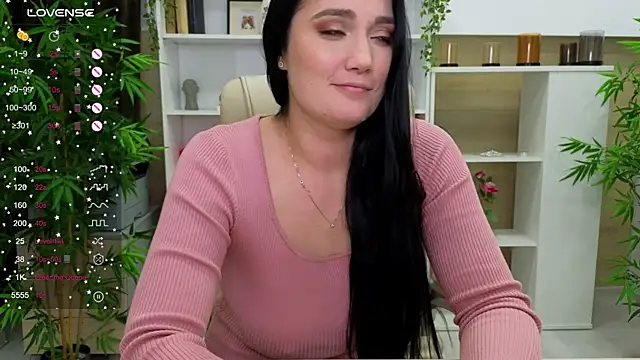 Snapshot of SelineSole chatting on December 9, 2024, 11:34 pm SelineSole online show from December 9, 2024, 11:34 pm