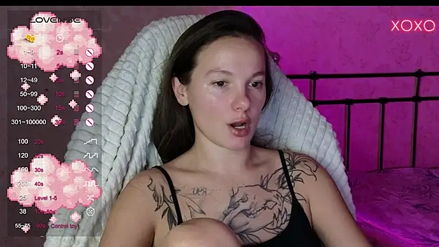 lil luna x online show from December 9, 2024, 1:02 pm