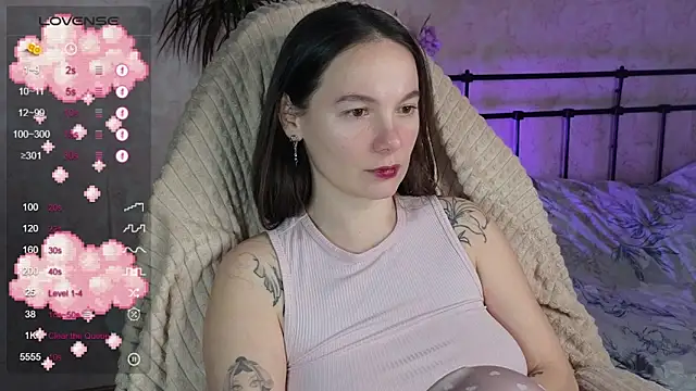 lil luna x online show from April 18, 2026, 7:07 pm