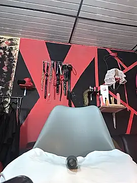 mal x online show from October 1, 2025, 2:01 pm