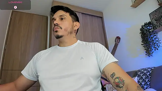 Snapshot of alejandro_stark chatting on June 19, 2026, 7:50 pm alejandro stark online show from June 19, 2026, 7:50 pm
