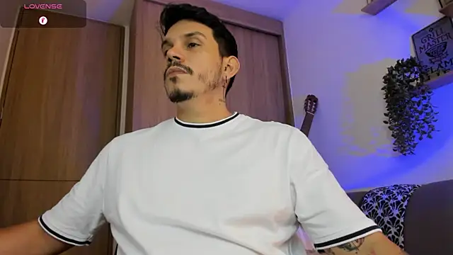 Snapshot of alejandro_stark chatting on July 3, 2026, 10:43 am alejandro stark online show from July 3, 2026, 10:43 am