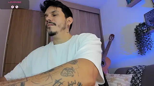 Snapshot of alejandro_stark chatting on July 18, 2026, 12:31 pm alejandro stark online show from July 18, 2026, 12:31 pm