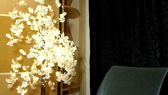 Mika Gold online show from December 25, 2024, 2:45 pm