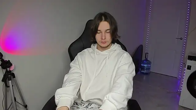 Vincent Strong online show from December 10, 2024, 7:47 am