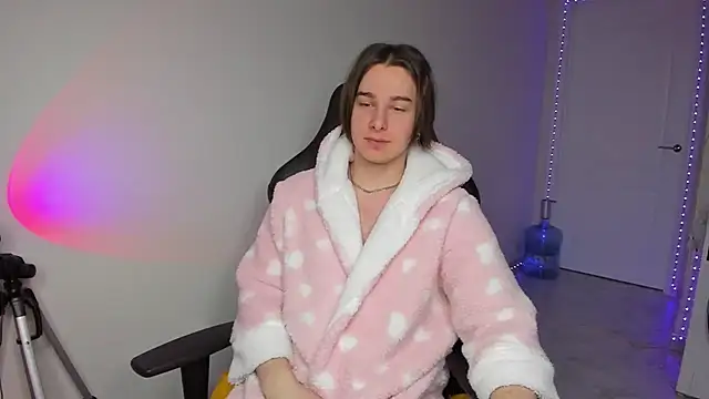 Vincent Strong online show from January 3, 2025, 7:27 am