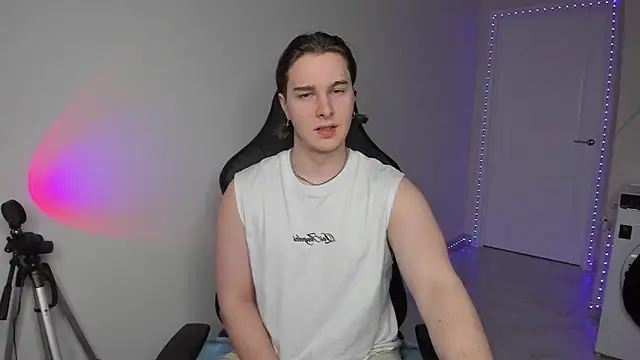 Vincent Strong online show from February 3, 2025, 2:02 pm