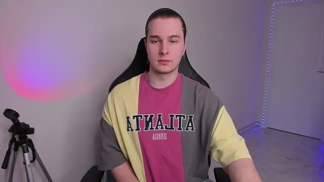 Vincent Strong online show from February 14, 2025, 2:44 pm