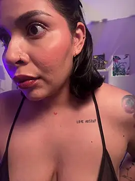 GigiiStone online show from April 2, 2026, 12:08 am