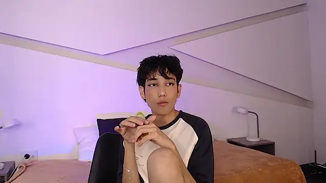 hot little bunny online show from February 24, 2025, 12:09 am