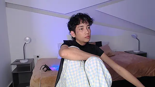 hot little bunny online show from March 2, 2025, 12:31 am