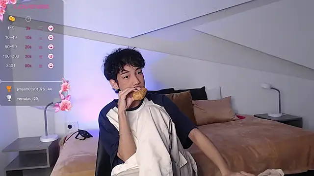 hot little bunny online show from March 8, 2025, 12:33 am