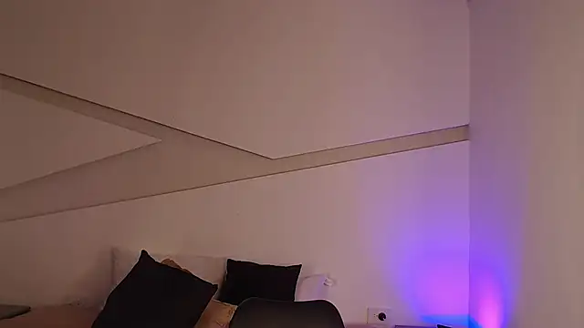 hot little bunny online show from March 10, 2025, 12:40 am