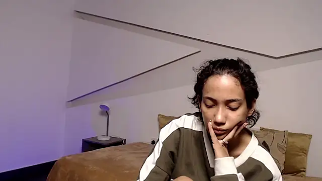 hot little bunny online show from September 10, 2025, 9:37 pm