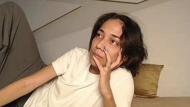 hot little bunny online show from October 1, 2025, 9:32 pm