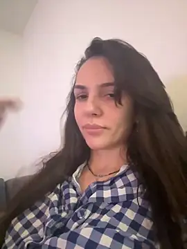 TaniaAmore online show from December 1, 2025, 4:56 pm