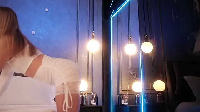 Rikka Moore online show from October 2, 2025, 10:44 am