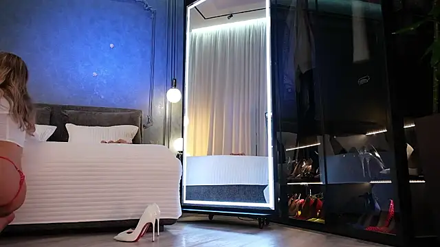 Rikka Moore online show from February 19, 2026, 10:11 am