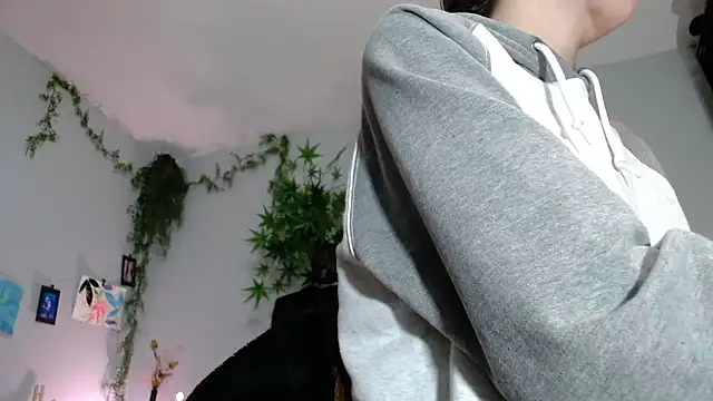 VickyJackson  online show from October 21, 2025, 7:25 pm