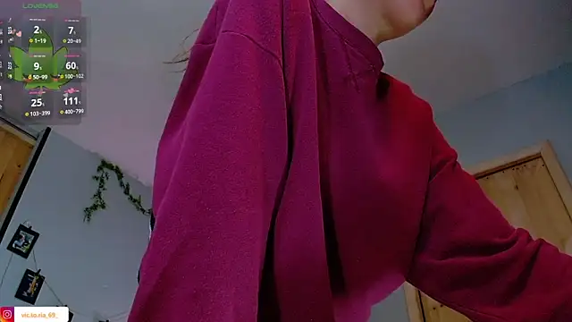 VickyJackson  online show from October 28, 2025, 5:48 pm