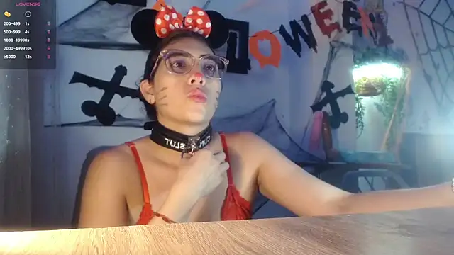 DaMikaela  online show from October 8, 2025, 7:00 pm