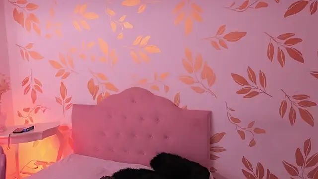 Misselektra   online show from February 9, 2026, 5:33 am