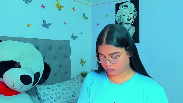 mabellfox online show from December 23, 2024, 6:27 pm