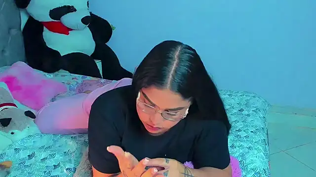 mabellfox online show from February 12, 2025, 1:27 pm