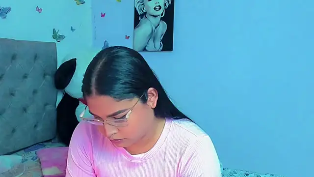 mabellfox online show from February 13, 2025, 6:27 pm