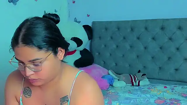 mabellfox online show from March 4, 2025, 9:11 pm