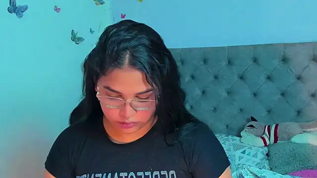 mabellfox online show from March 12, 2025, 3:51 pm