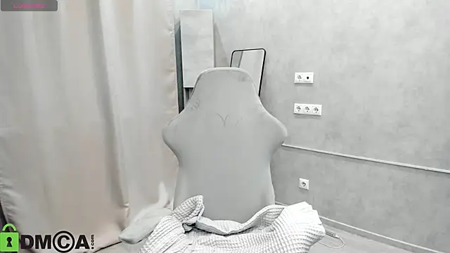 Donna Evans online show from November 10, 2025, 11:59 pm