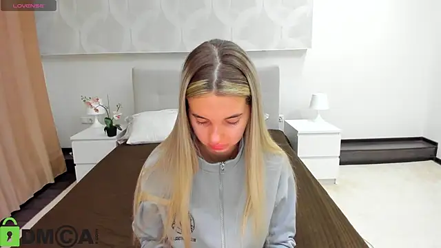 Donna Evans online show from April 3, 2026, 11:47 pm