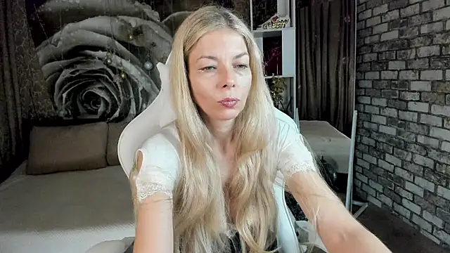 Snapshot of Eva_Melow chatting on May 3, 2026, 1:17 pm Eva Melow online show from May 3, 2026, 1:17 pm