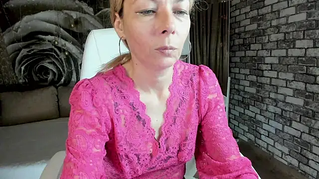 Snapshot of Eva_Melow chatting on May 31, 2026, 3:08 pm Eva Melow online show from May 31, 2026, 3:08 pm