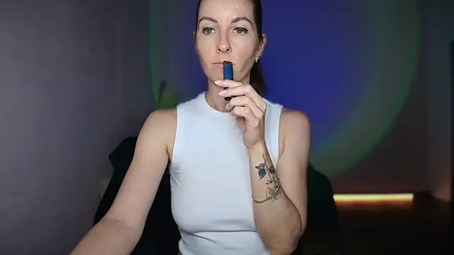 Snapshot of beauty_bella chatting on June 3, 2026, 7:19 pm beauty bella online show from June 3, 2026, 7:19 pm