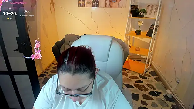 NiickyJones online show from November 2, 2025, 1:24 pm