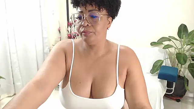 AmbarSofhia online show from February 18, 2025, 11:30 pm