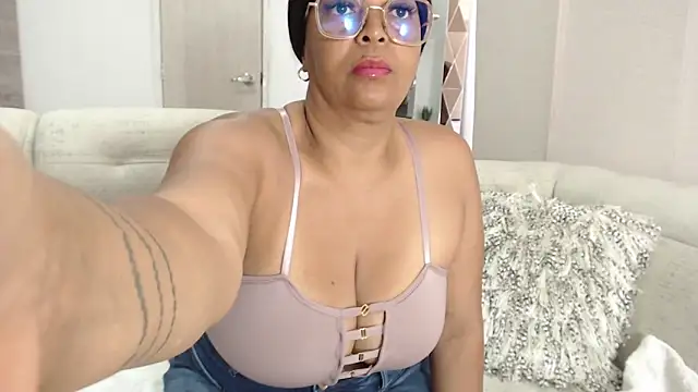 AmbarSofhia online show from October 22, 2025, 7:57 pm