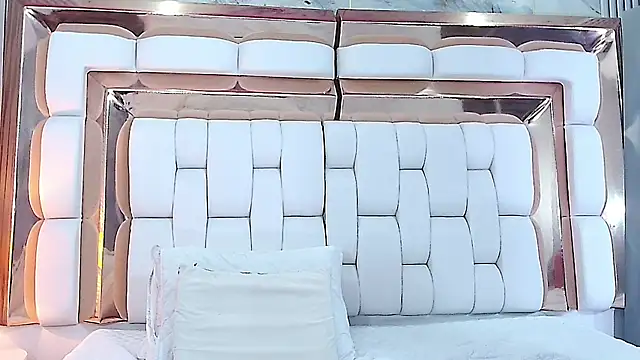 littlee emilyy  online show from February 27, 2025, 9:11 am