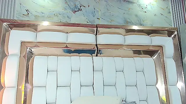 littlee emilyy  online show from March 19, 2025, 2:59 am