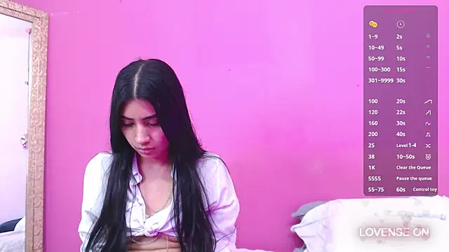 littlee emilyy  online show from March 22, 2025, 8:51 am