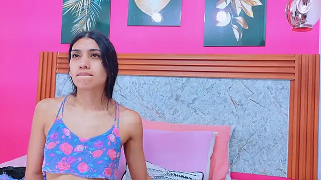 littlee emilyy  online show from March 24, 2026, 12:43 pm