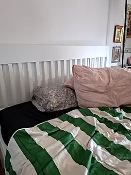 Snapshot of Silvia_Zeno chatting on October 1, 2025, 8:53 am Silvia Zeno online show from October 1, 2025, 8:53 am