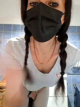 Snapshot of Silvia_Zeno chatting on October 13, 2025, 5:46 pm Silvia Zeno online show from October 13, 2025, 5:46 pm