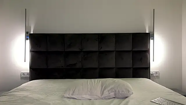 NotElis online show from September 13, 2025, 3:12 pm