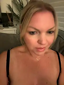 sedymilf online show from October 31, 2025, 3:18 am